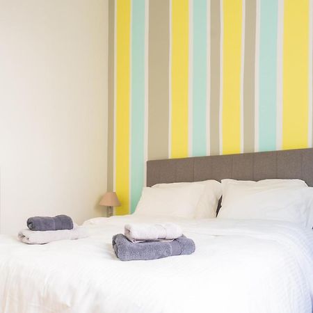 Bright 2Bd Apt, Garden View & Parking - Glyfada Athén Kültér fotó