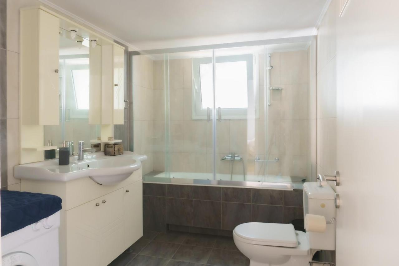 Bright 2Bd Apt, Garden View & Parking - Glyfada Athén Kültér fotó
