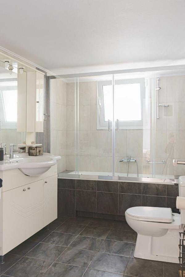 Bright 2Bd Apt, Garden View & Parking - Glyfada Athén Kültér fotó