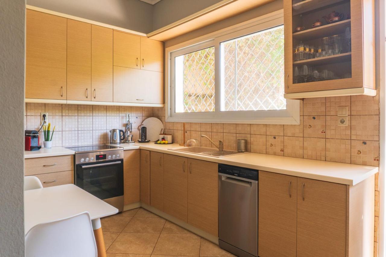 Bright 2Bd Apt, Garden View & Parking - Glyfada Athén Kültér fotó